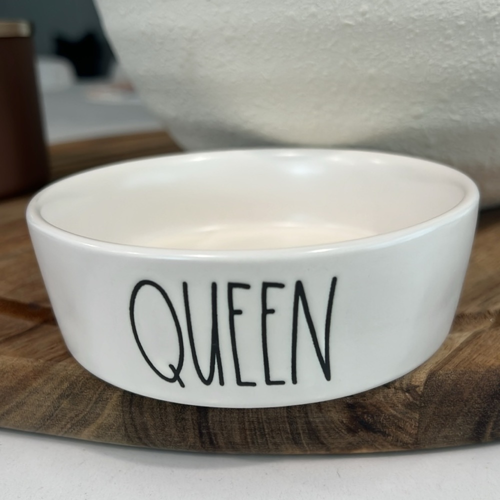 Cute.🐾Rae Dunn QUEEN 🐾BOWL🐾